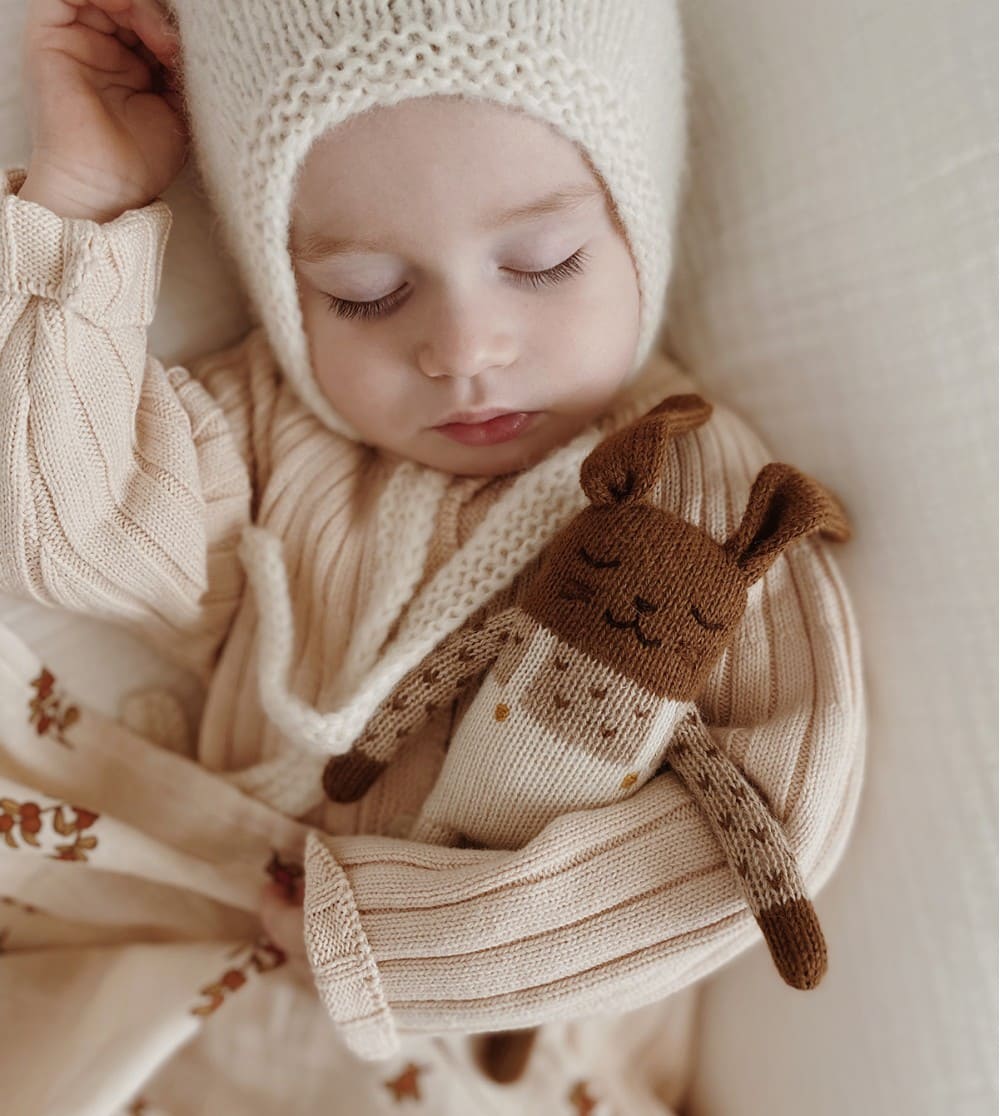 Doudou Chaton | Salopette écru – Main sauvage – Image 3