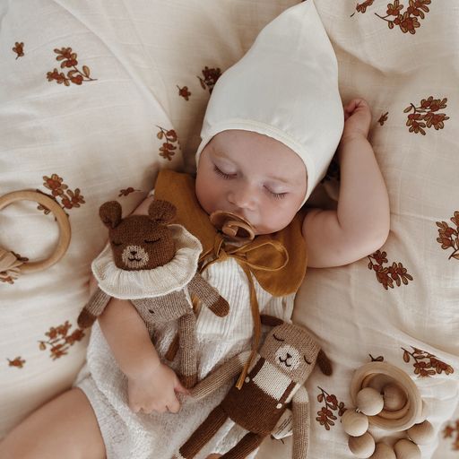 Doudou ourson | Pyjama avoine – Main sauvage – Image 3
