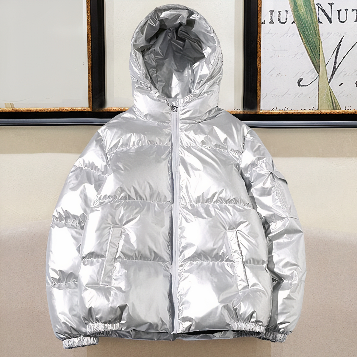 Doudoune à capuche argentée pour femme – Image 4